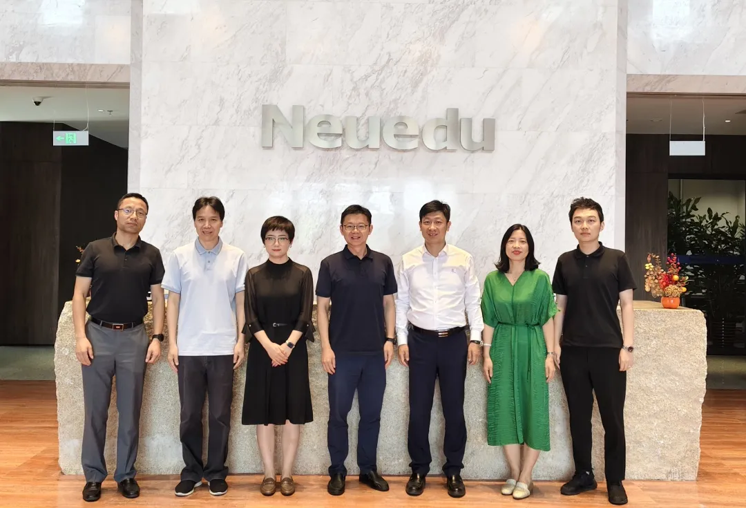 上海行健职业学院一行到访东软教育科技集团参观研讨
